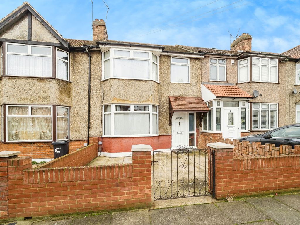 3 bed terraced house for sale in Fallaize Avenue, Ilford IG1, £525,000