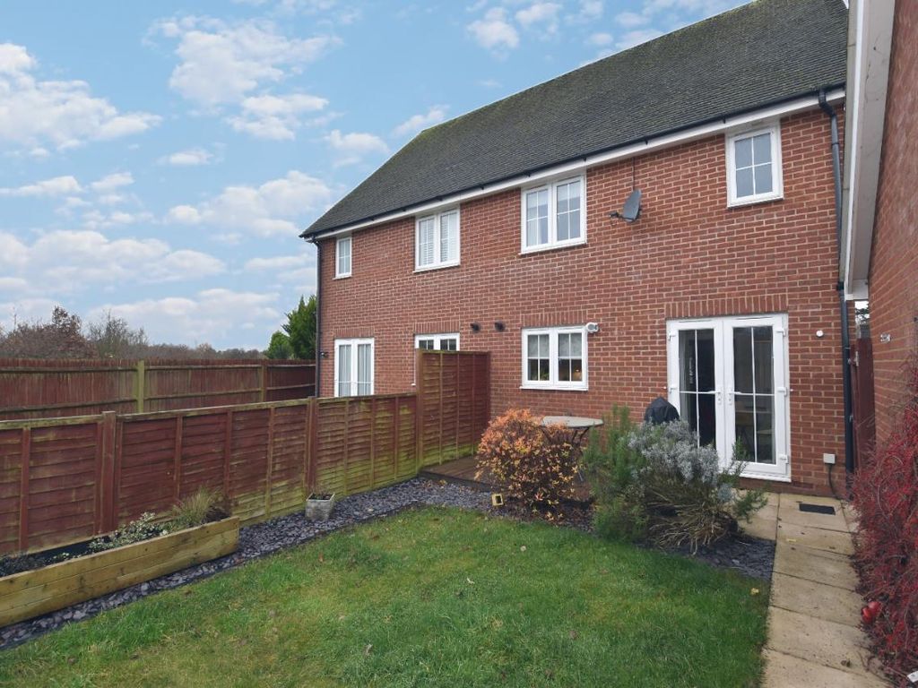 3 bed semi-detached house to rent in Field Bank, Horley RH6, £1,975 pcm