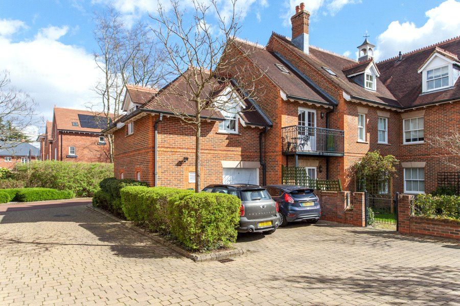 2 bed flat for sale in Wethered Park, Marlow, Buckinghamshire SL7, £699,995