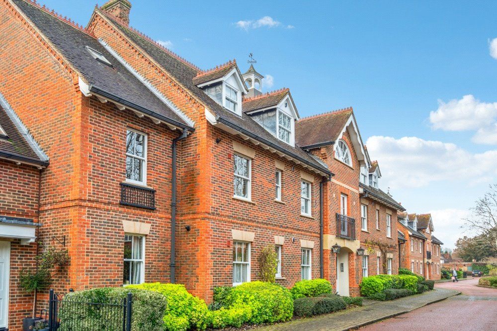 2 bed flat for sale in Wethered Park, Marlow, Buckinghamshire SL7, £699,995