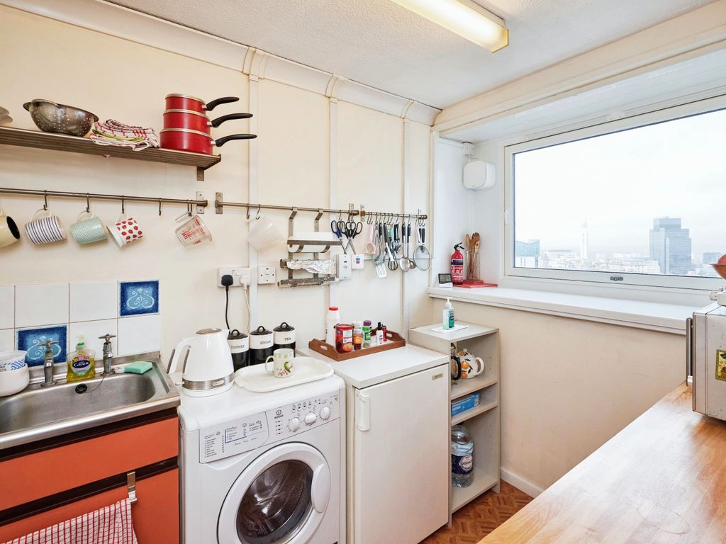 2 bed flat for sale in Clydesdale Tower, Holloway Head, Birmingham B1, £115,000