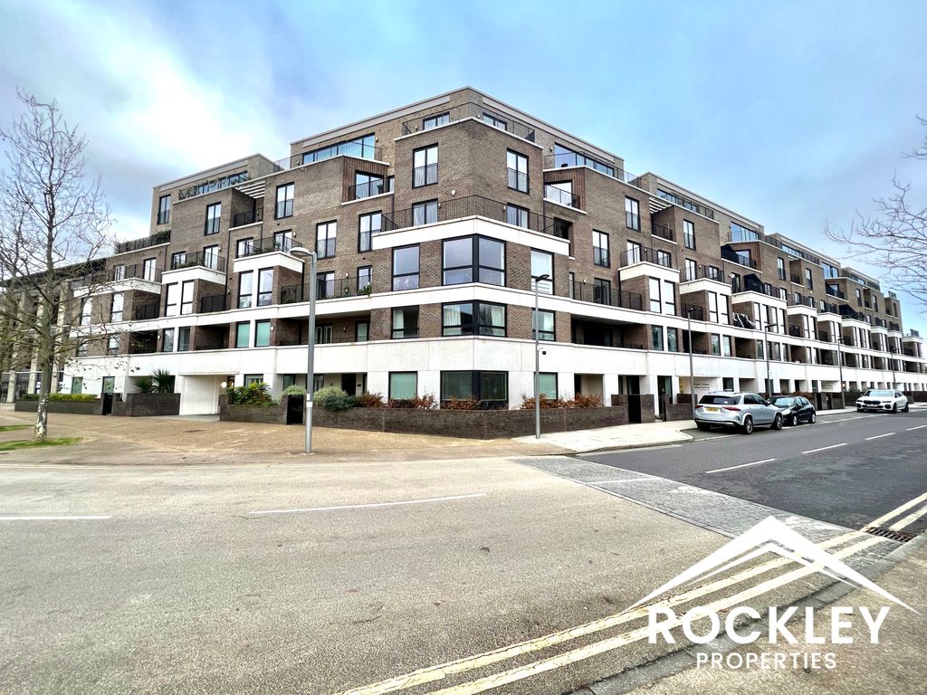 2 bed flat to rent in Abercrombie Road, Stratford E20, £3,150 pcm