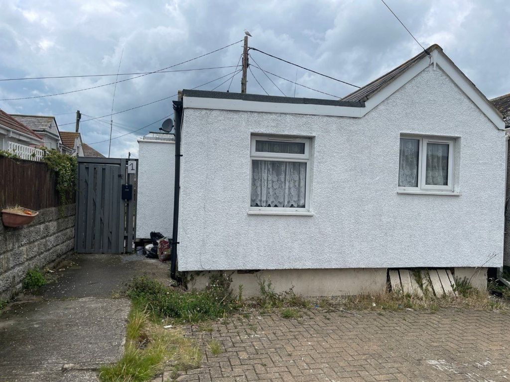 2 bed detached house to rent in Essex Avenue, Jaywick, Clacton-On-Sea CO15, £800 pcm
