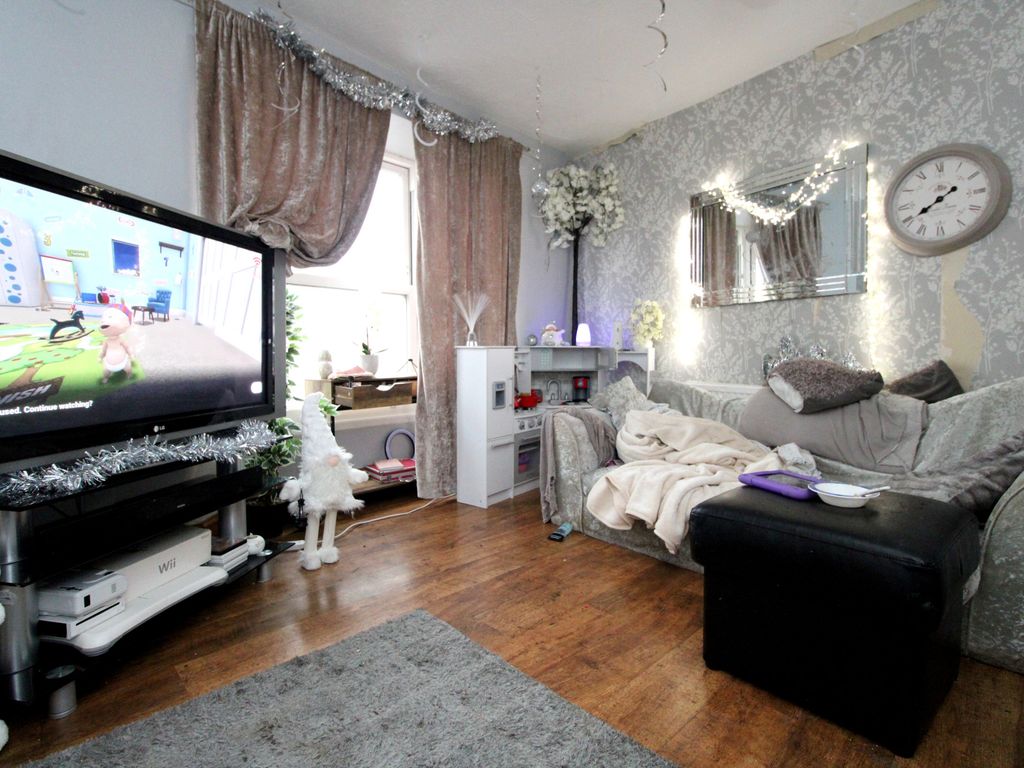 4 bed maisonette for sale in Vale Road, Rhyl, Denbighshire LL18, £125,000