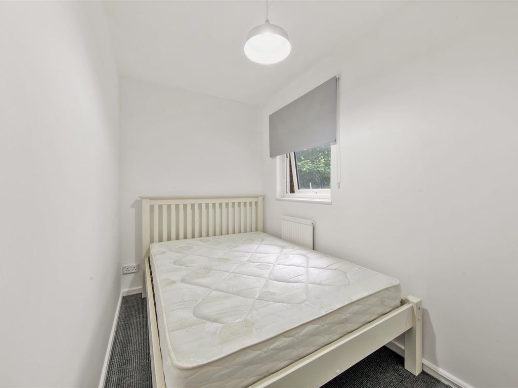 Room to rent in Chambord Street, Shoreditch E2, £950 pcm