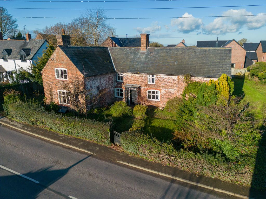 3 bed detached house for sale in Knockin, Oswestry, Shropshire SY10, £375,000