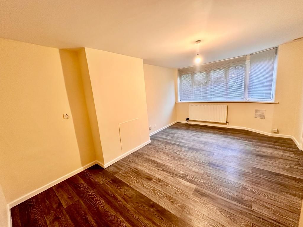 2 bed flat to rent in Meadway, Barnet EN5, £1,700 pcm