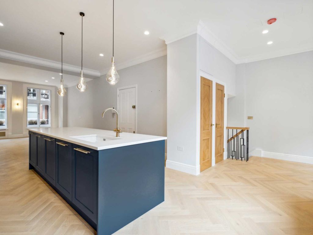 3 bed flat for sale in Draycott Place, Chelsea, London SW3, £3,000,000