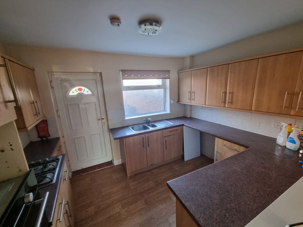 2 bed terraced house to rent in East Parade, Bishop Auckland, County Durham DL14, £470 pcm