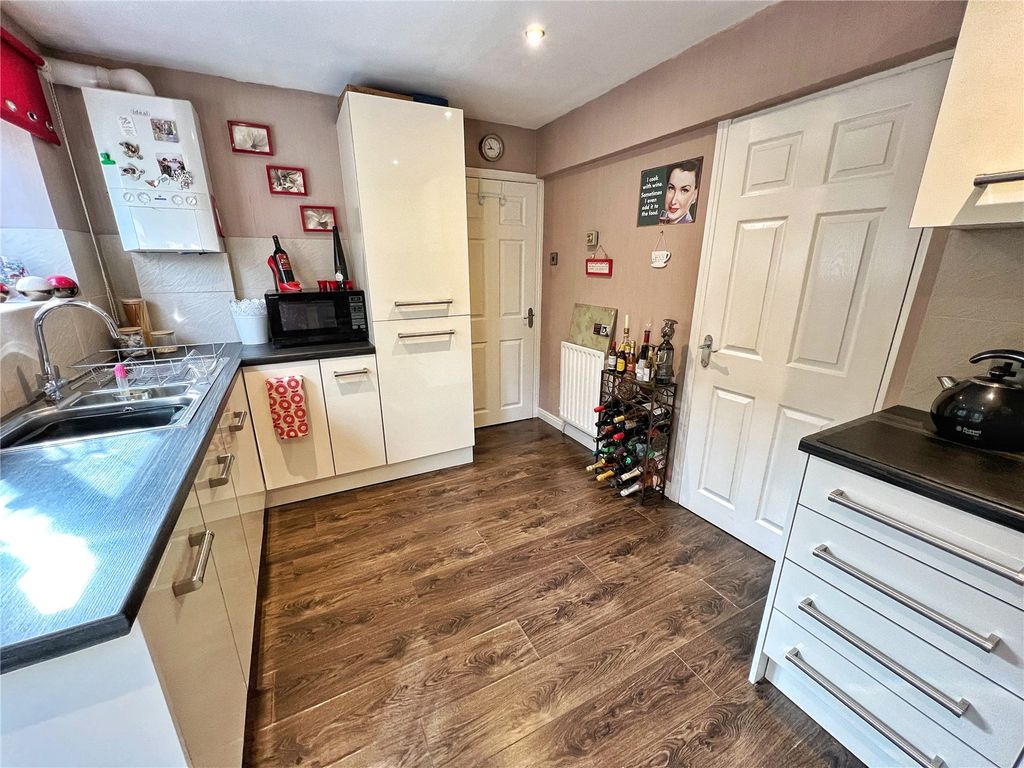 3 bed town house for sale in The Spindles, Mossley OL5, £270,000