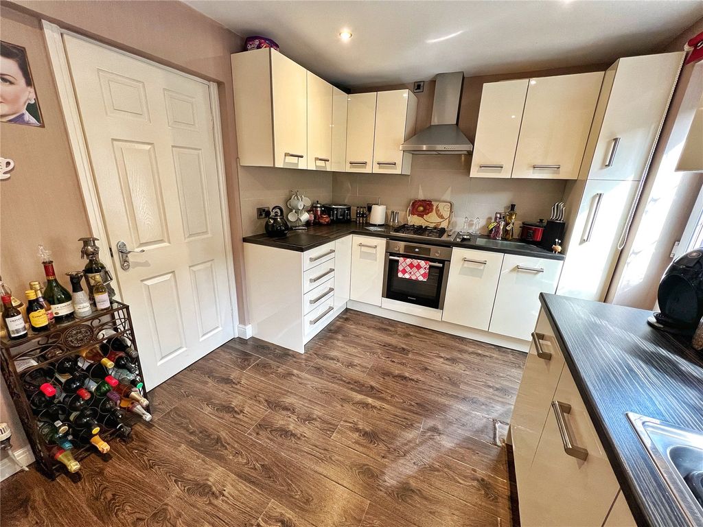 3 bed town house for sale in The Spindles, Mossley OL5, £270,000