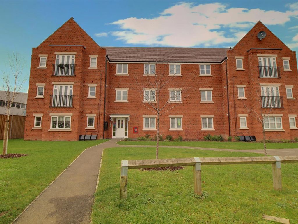 2 bed flat for sale in Millstone Way, Gloucester GL1, £176,500