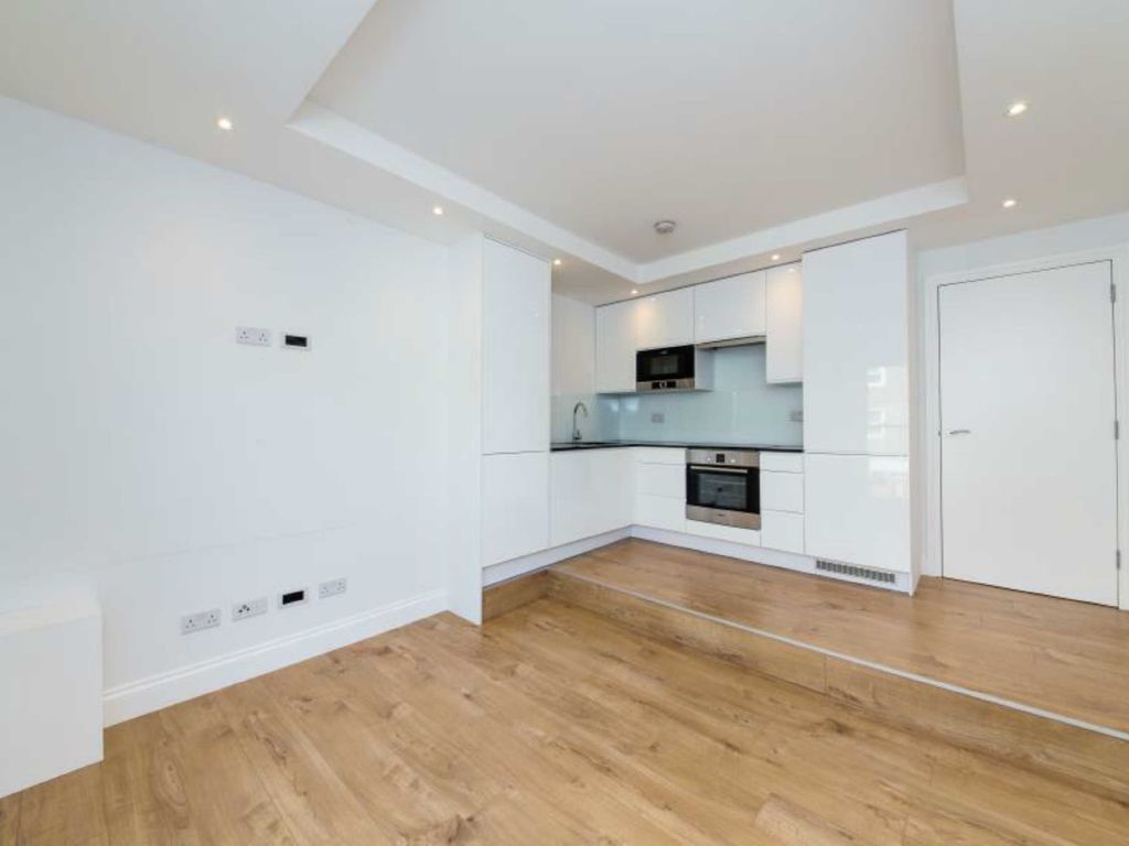 2 bed flat to rent in Chippenham Road, London W9, £2,297 pcm