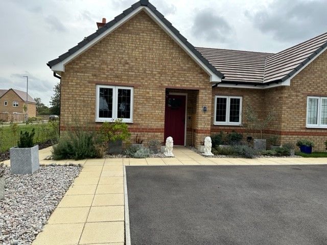 2 bed detached bungalow for sale in Virginia Place, Lower Stondon, Henlow SG16, £425,000