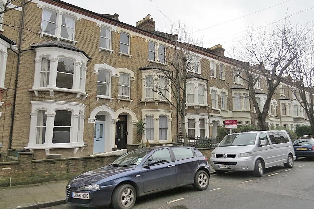 2 bed flat to rent in St Johns Villas, Archway, London N19, £1,950 pcm