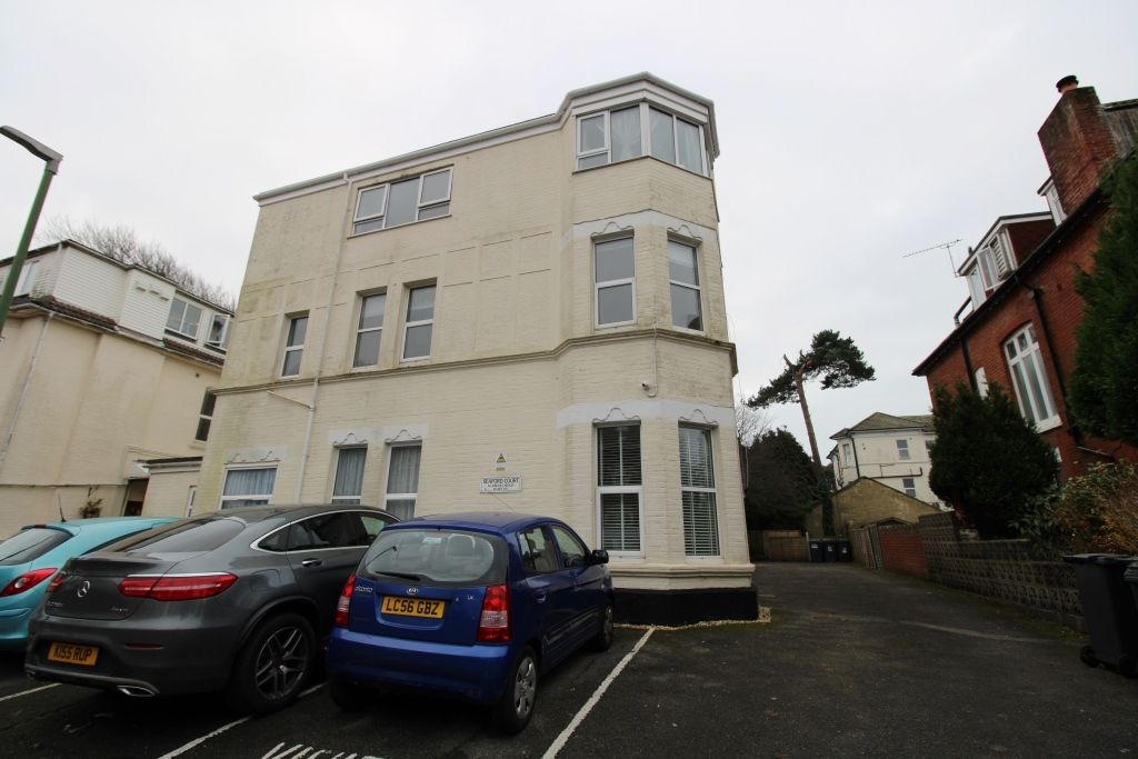 2 bed flat to rent in Argyll Road, Bournemouth BH5, £800 pcm
