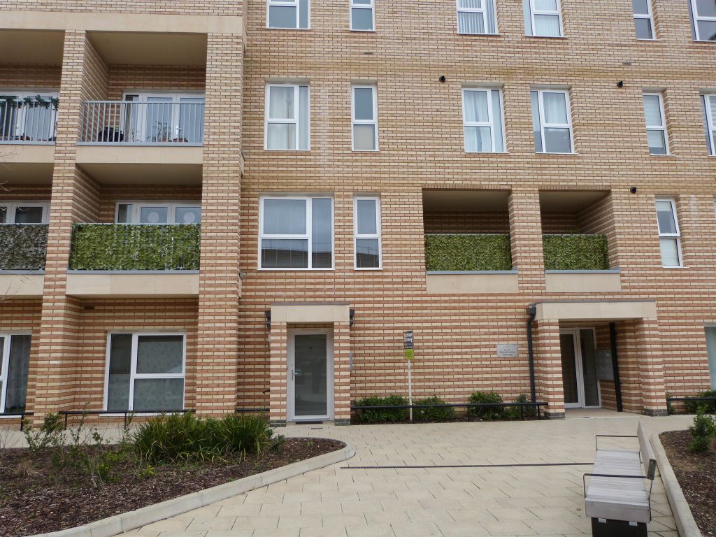 2 bed flat for sale in Falmouth Avenue, Cambridge CB3, £429,995