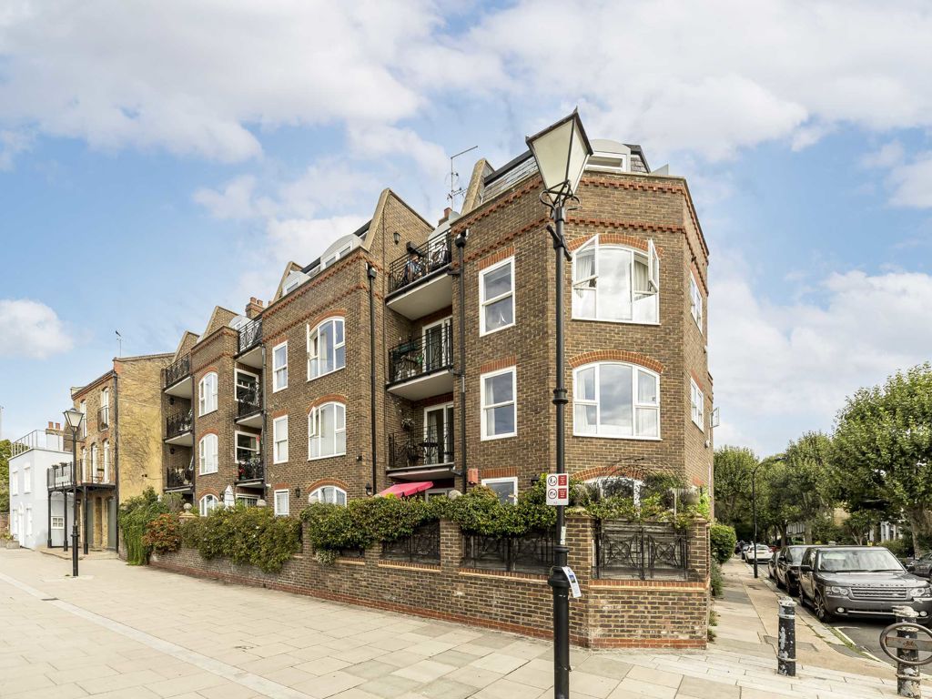 2 bed flat for sale in Lower Mall, London W6, £1,175,000