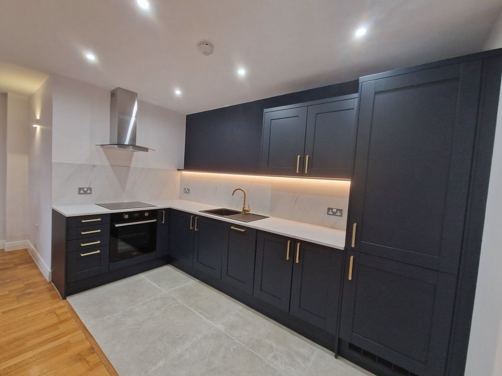2 bed flat to rent in Ellesmere Street, Manchester M15, £1,200 pcm
