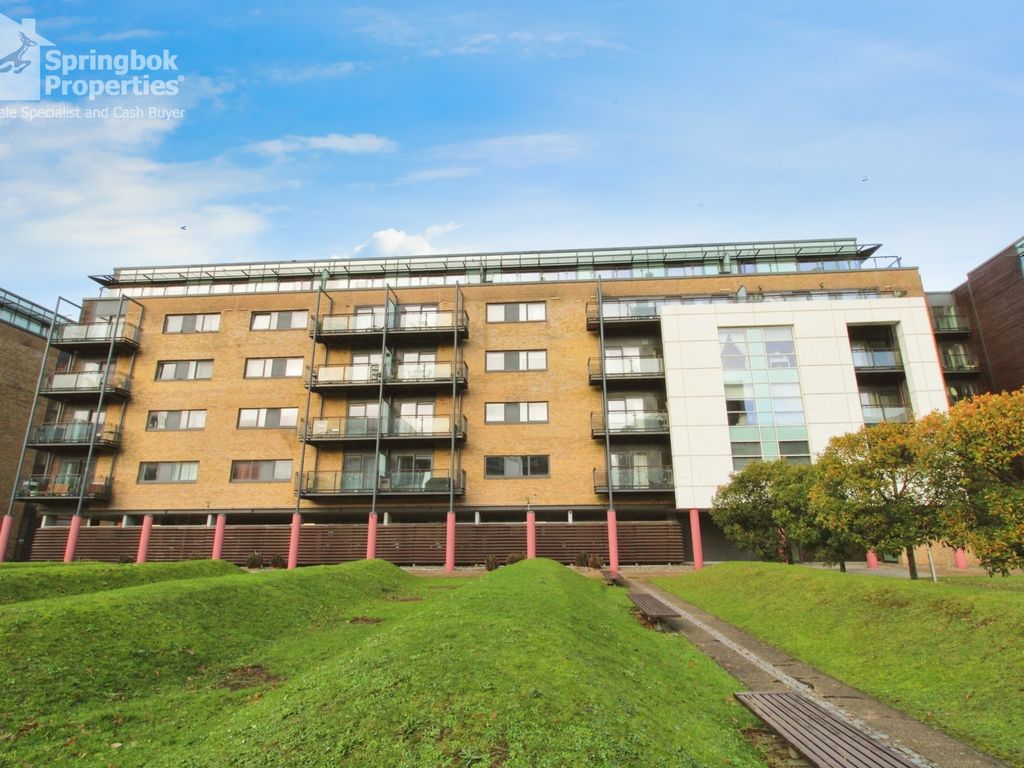 2 bed flat for sale in Ferry Court, Cardiff, South Glamorgan CF11, £165,000