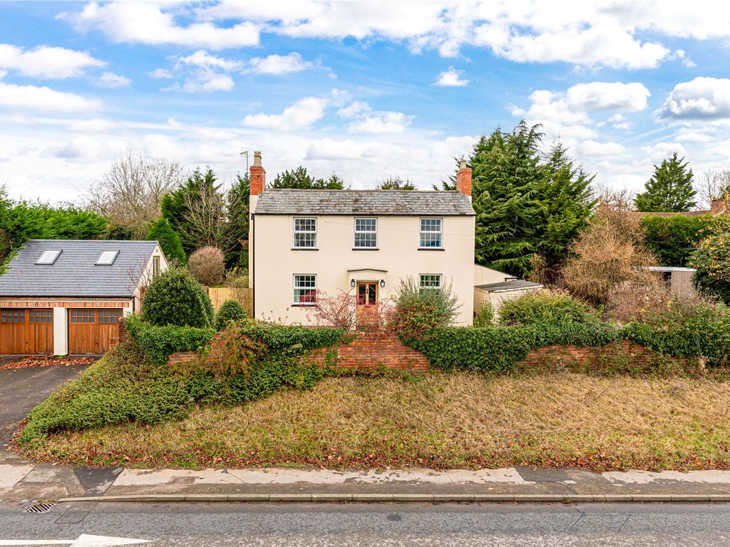 3 bed detached house for sale in Tewkesbury Road, Coombe Hill, Gloucester, Gloucestershire GL19, £550,000