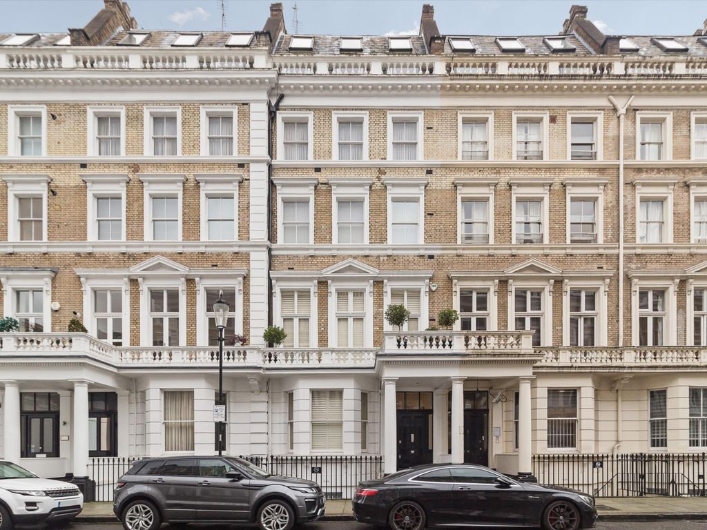 4 bed flat for sale in Manson Place, London SW7, £3,750,000