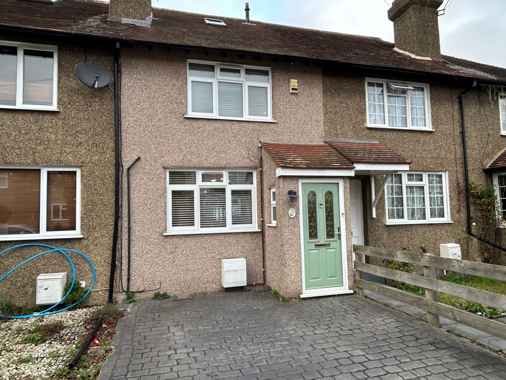 3 bed terraced house to rent in Hallford Way, Dartford, Kent DA1, £1,750 pcm