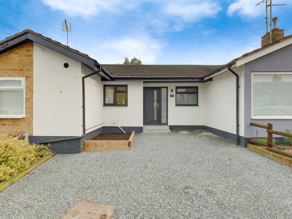 1 bed bungalow for sale in Broomfield, Benfleet SS7, £300,000