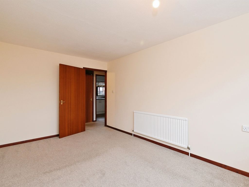 1 bed flat for sale in Church Street, Diss IP22, £125,000