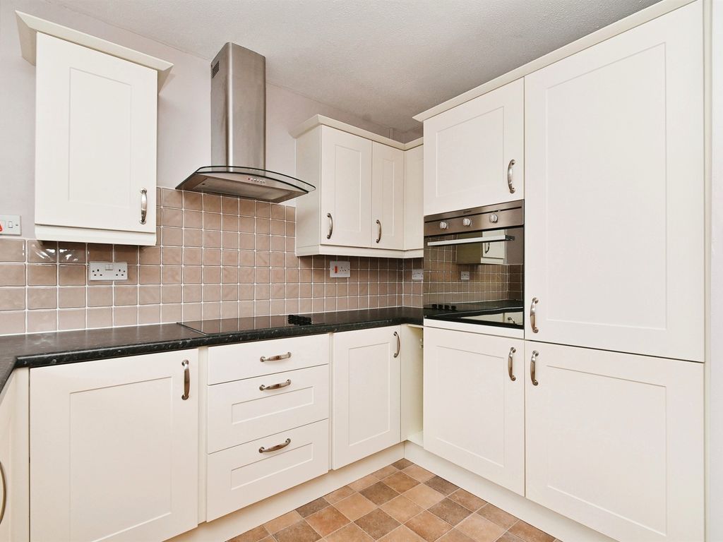 1 bed flat for sale in Church Street, Diss IP22, £125,000