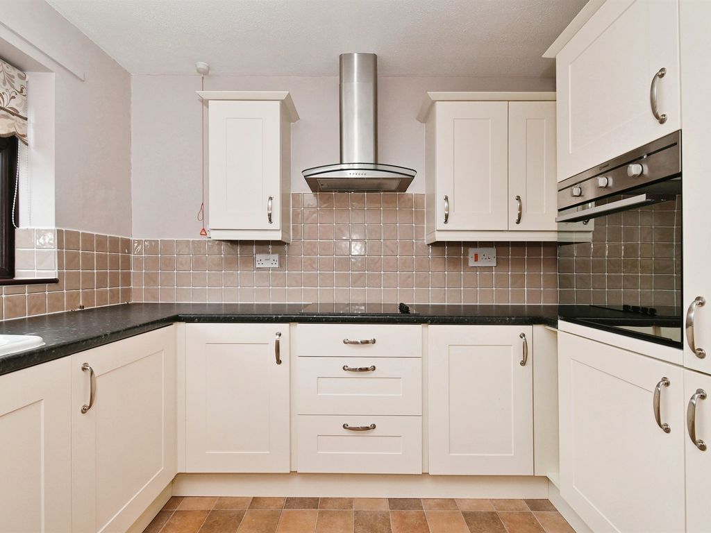 1 bed flat for sale in Church Street, Diss IP22, £125,000