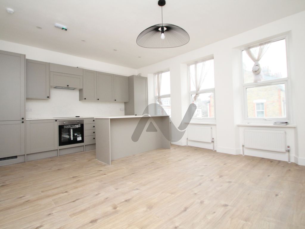 4 bed flat to rent in Glebe Road, London N8, £3,500 pcm