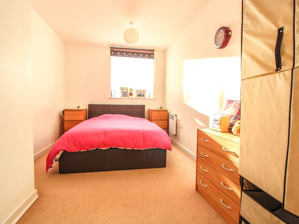 1 bed flat for sale in Becket House, New Road CM14, £215,000