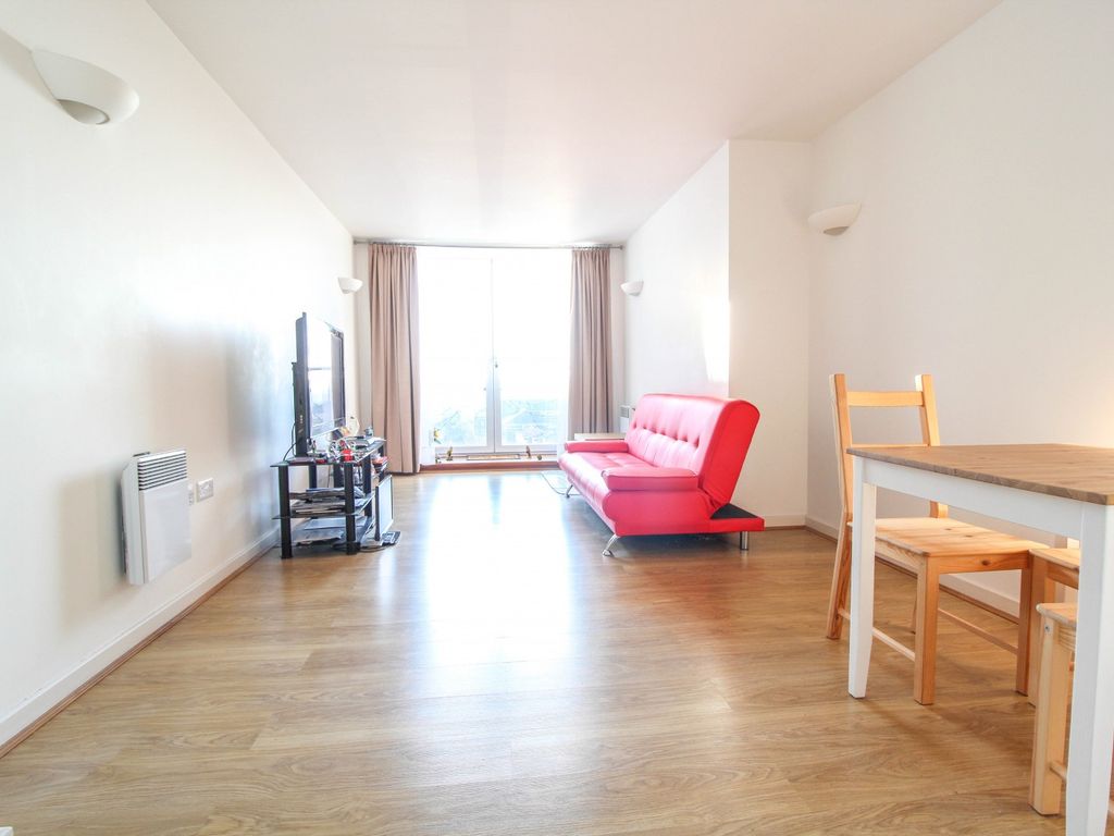 1 bed flat for sale in Becket House, New Road CM14, £215,000