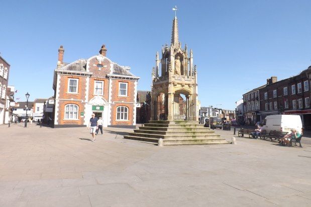 1 bed flat to rent in 8A Market Square, Leighton Buzzard LU7, £875 pcm