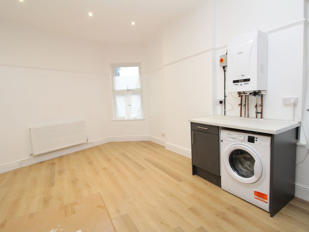 3 bed flat to rent in Astbury Road, Peckham SE15, £2,500 pcm