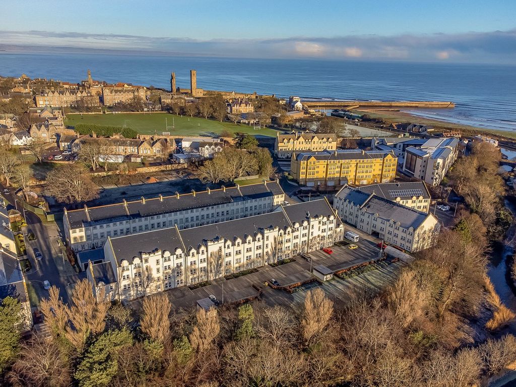 3 bed flat for sale in Abbey Park Avenue, St Andrews KY16, £500,000