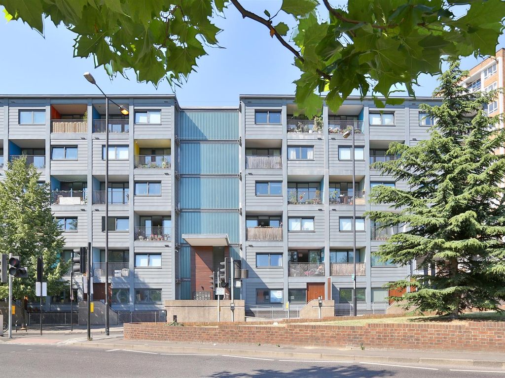 2 bed flat to rent in Northwold Road, Stoke Newington N16, £2,200 pcm