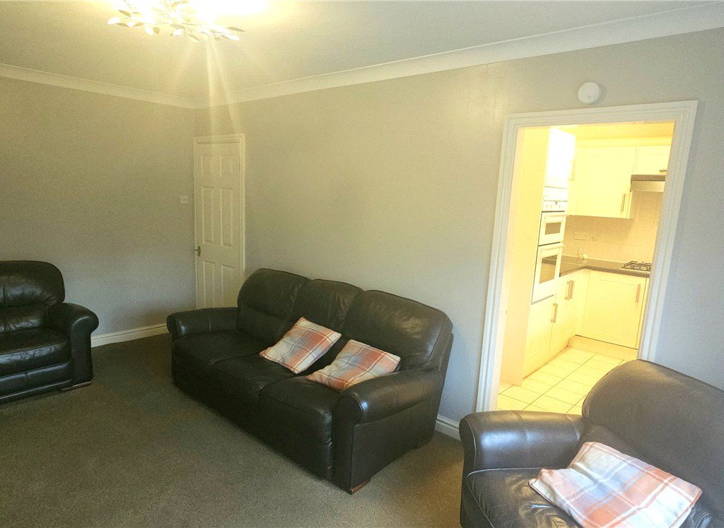 1 bed flat for sale in Queens Court, White Rose Close, Prestatyn, Denbighshire LL19, £105,000