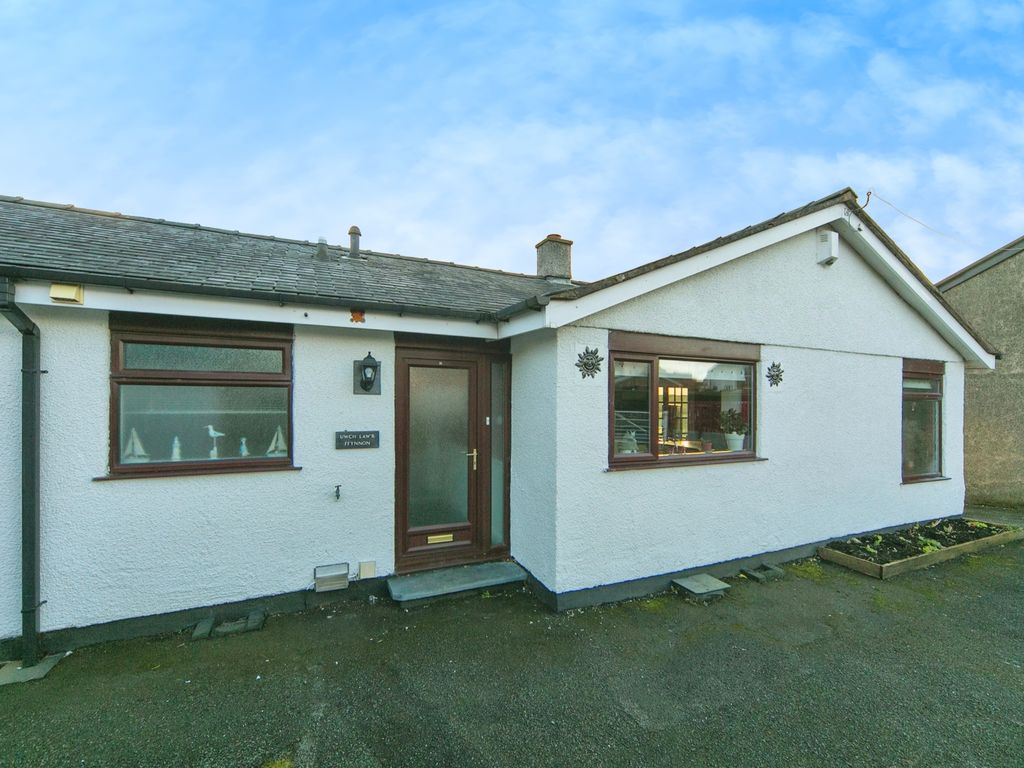 4 bed bungalow for sale in Trawsfynydd, Blaenau Ffestiniog, Gwynedd LL41, £270,000