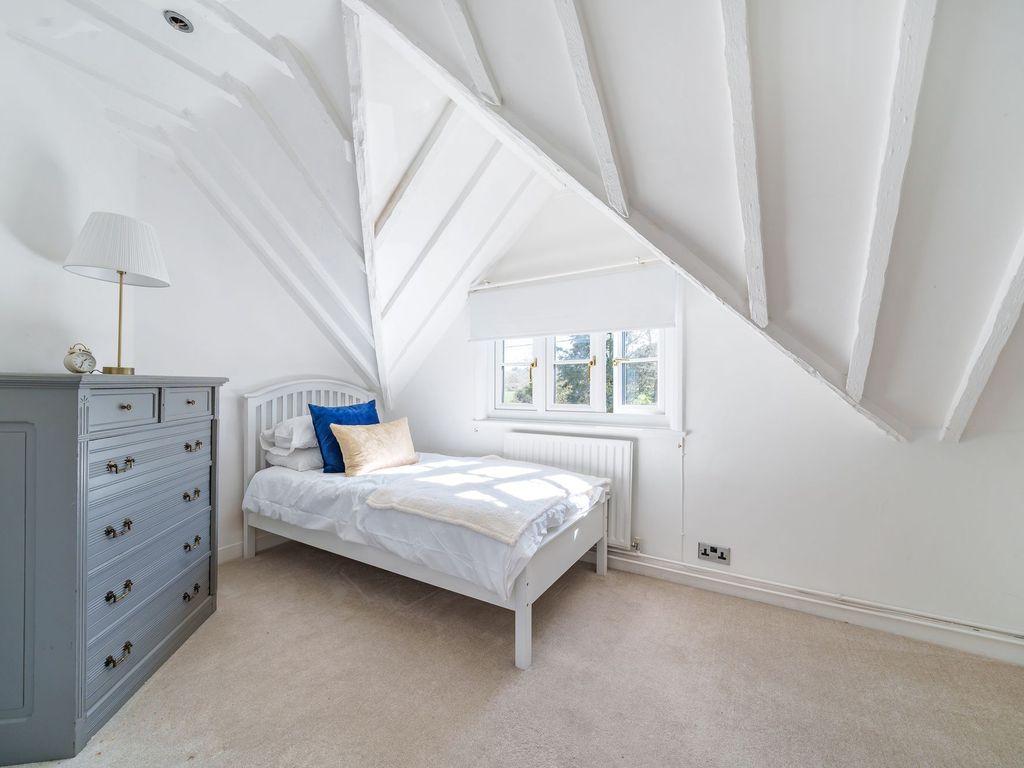 2 bed terraced house for sale in Oakley Green Road, Oakley Green SL4, £535,000
