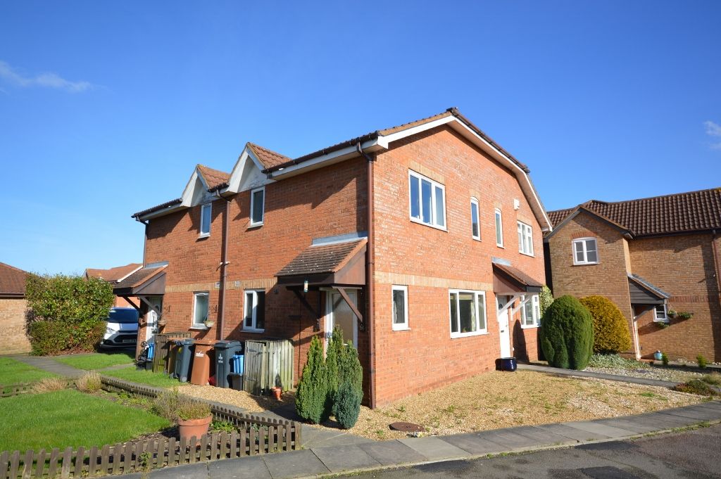 2 bed detached house to rent in Colwyn Close, Stevenage SG1, £1,200 pcm