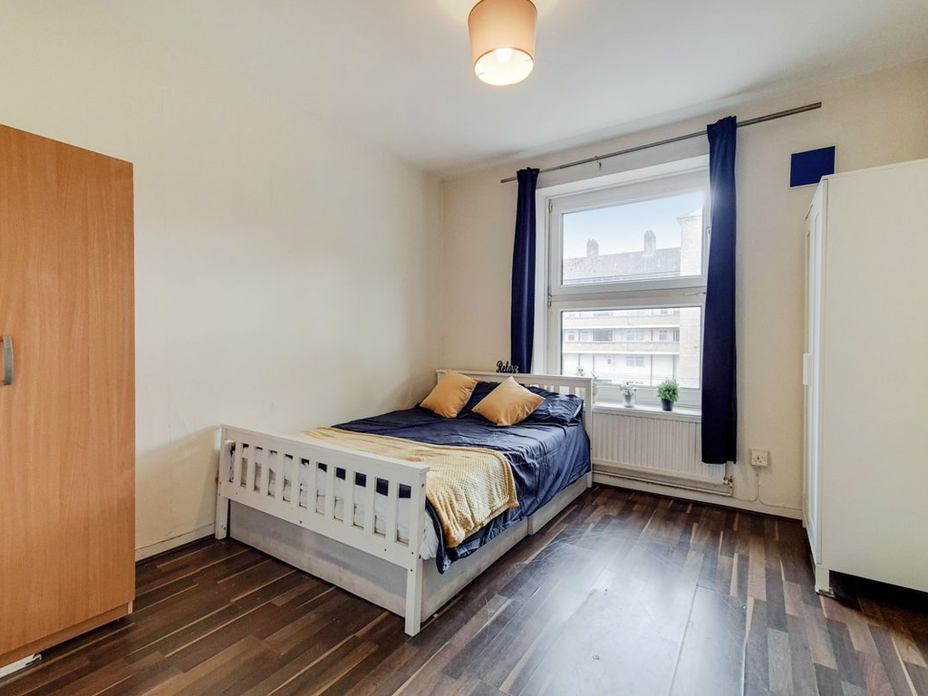 Room to rent in Maitland House, Bishops Way, Bethnal Green, London E2, £800 pcm