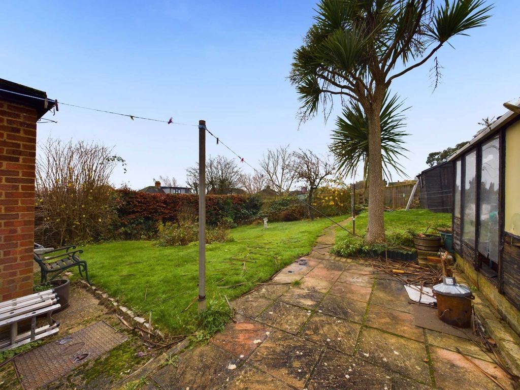 4 bed detached bungalow for sale in Barnhill Road, Marlow - Sought After Location SL7, £700,000