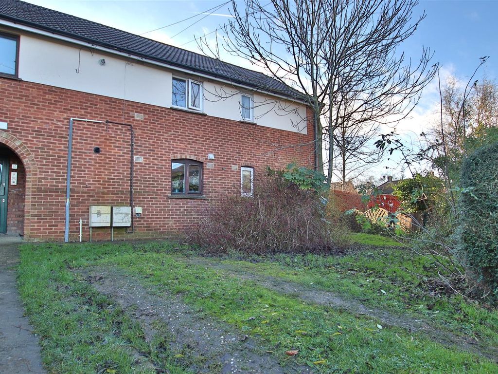 2 bed flat for sale in Ash Road, Northway, Tewkesbury GL20, £145,000