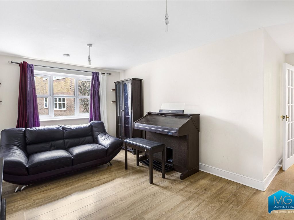 2 bed flat to rent in Stevenson Close, Barnet, Hertfordshire EN5, £1,500 pcm