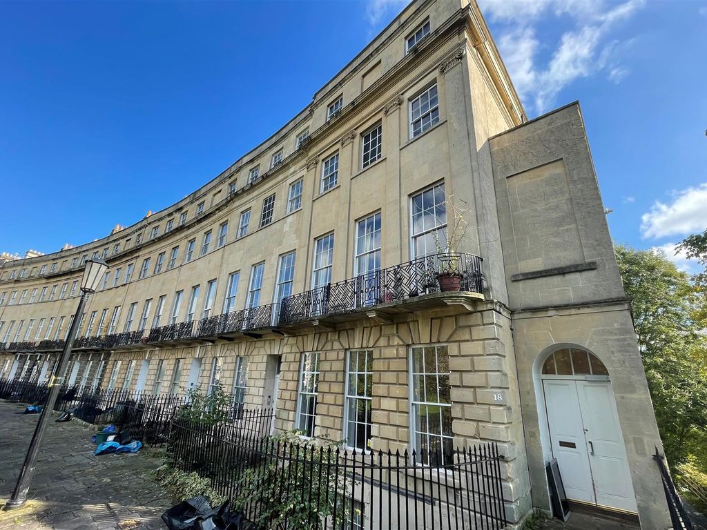 1 bed flat for sale in Norfolk Crescent, Bath BA1, £150,000