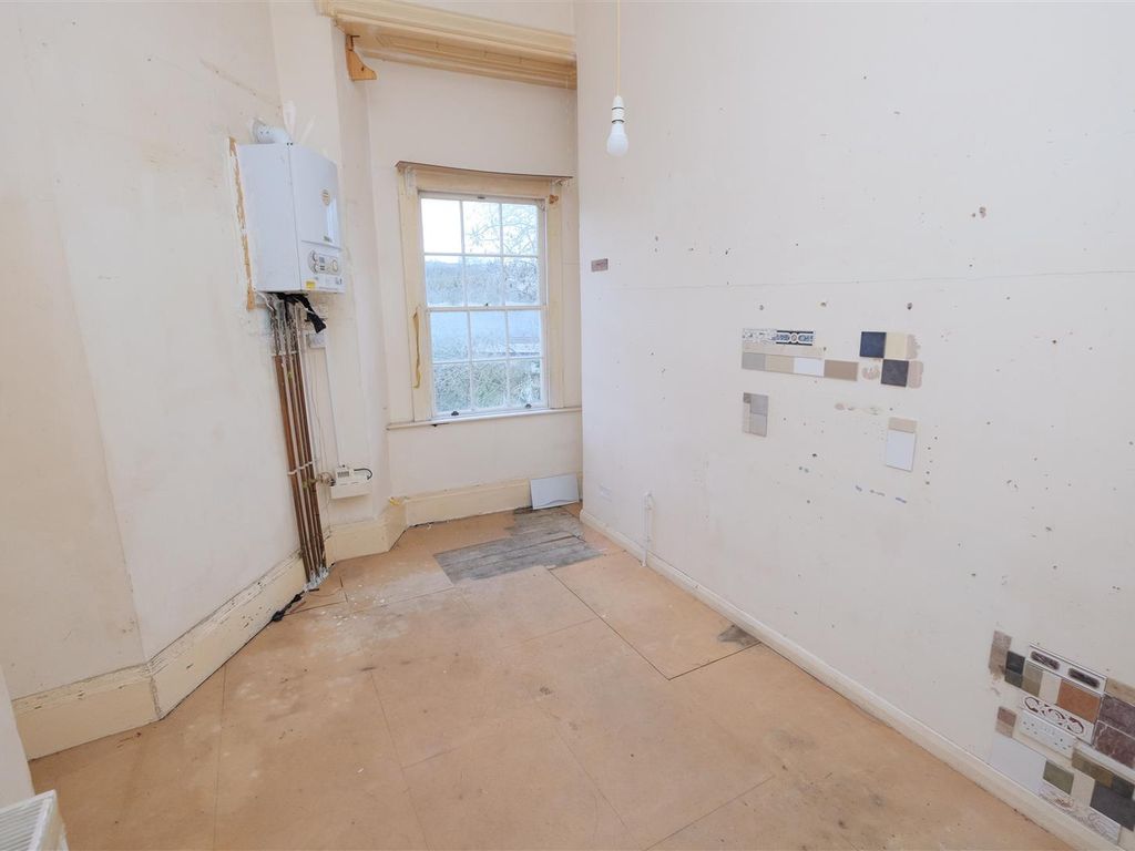 1 bed flat for sale in Norfolk Crescent, Bath BA1, £150,000
