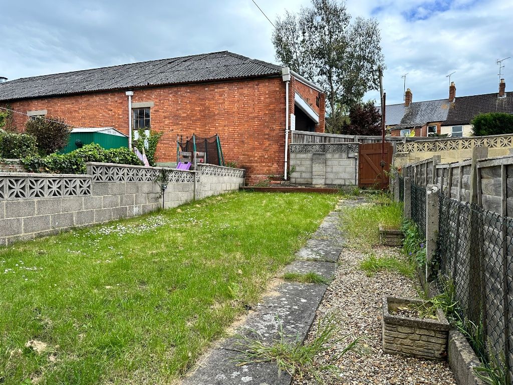 3 bed terraced house to rent in West Street, Yeovil BA20, £1,050 pcm