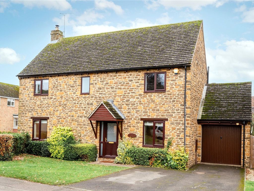 5 bed detached house for sale in The Green, Barford St. Michael, Oxfordshire OX15, £685,000